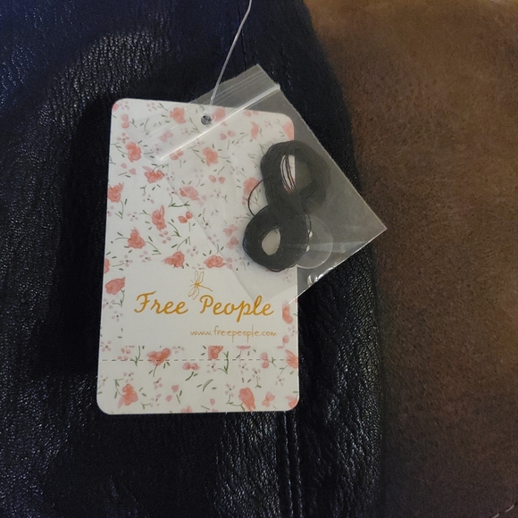 Free people. Sz 0. Faux leather skirt. - Picture 4 of 15